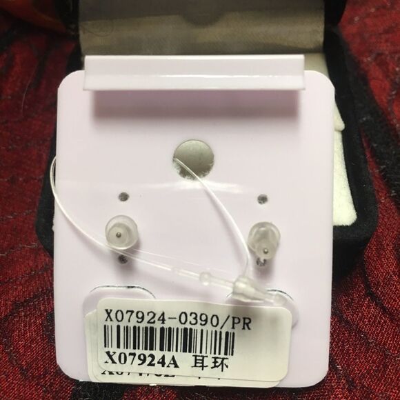 Silver Drop Diamond Look Rhinestone Earrings  NWT - Picture 3 of 3